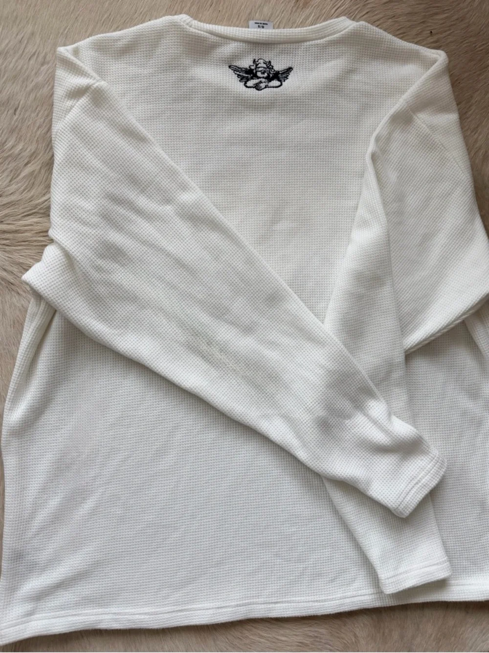 NWOT - Boys Lie White Waffle Knit Crewneck Sweater with Waffle Heart Graphic - Picture 3 of 3